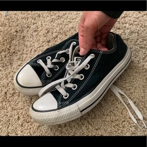 Black low converse size 6